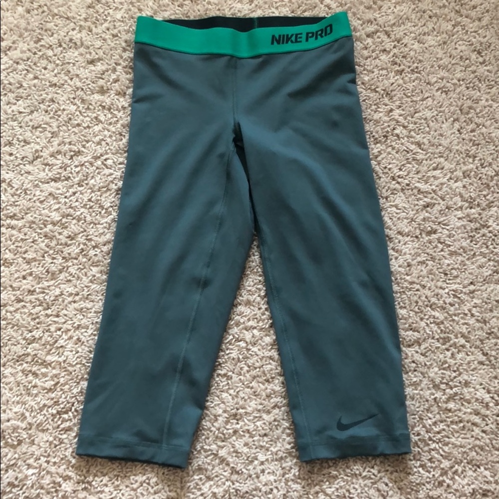 green and gray Nike pro leggings